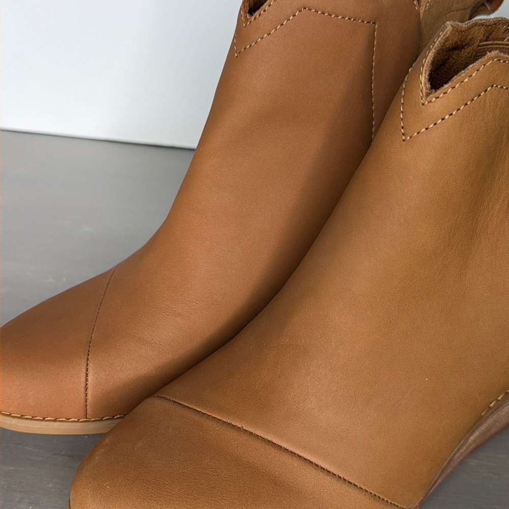 TOMS Kelsey Boots Womens Size 9 Tan Brown  Suede Wedge Ankle Booties NWT - Picture 2 of 11